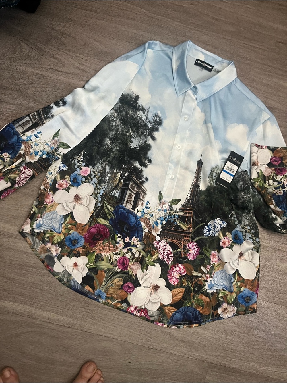New Karl Lagerfeld Light Blue Floral & Scenic Print Button-Down Blouse size XL